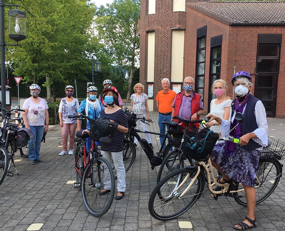 Teilnehmer*innen der besinnlichen Radtour nach Handorf