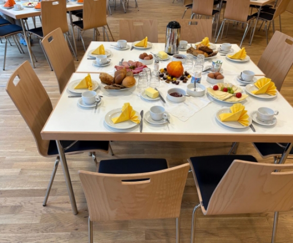 Blick auf den Frühstückstisch Blick auf den Frühstückstisch
